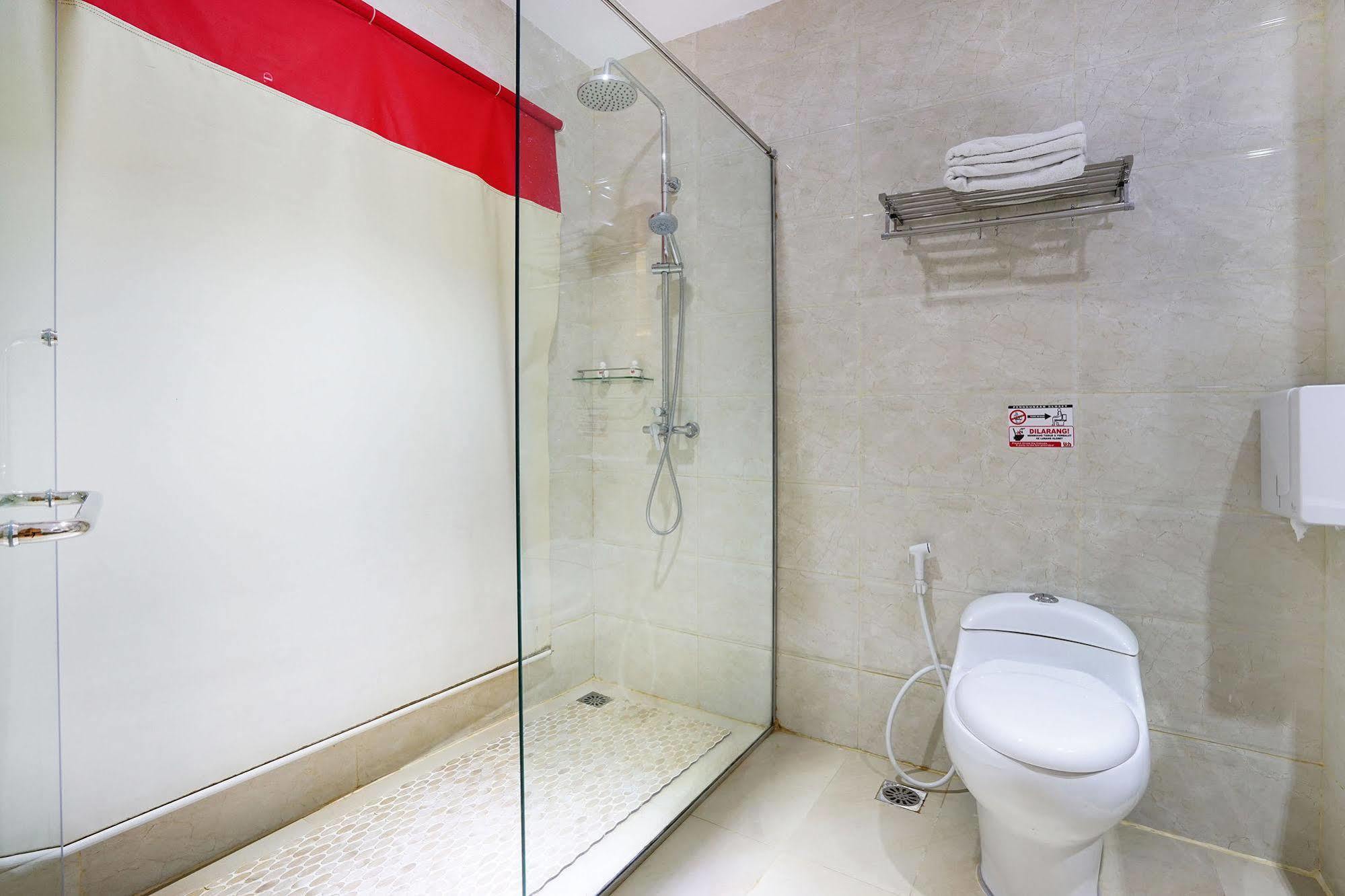 Zen Rooms Near Bcs Mall Penuin Batam Esterno foto