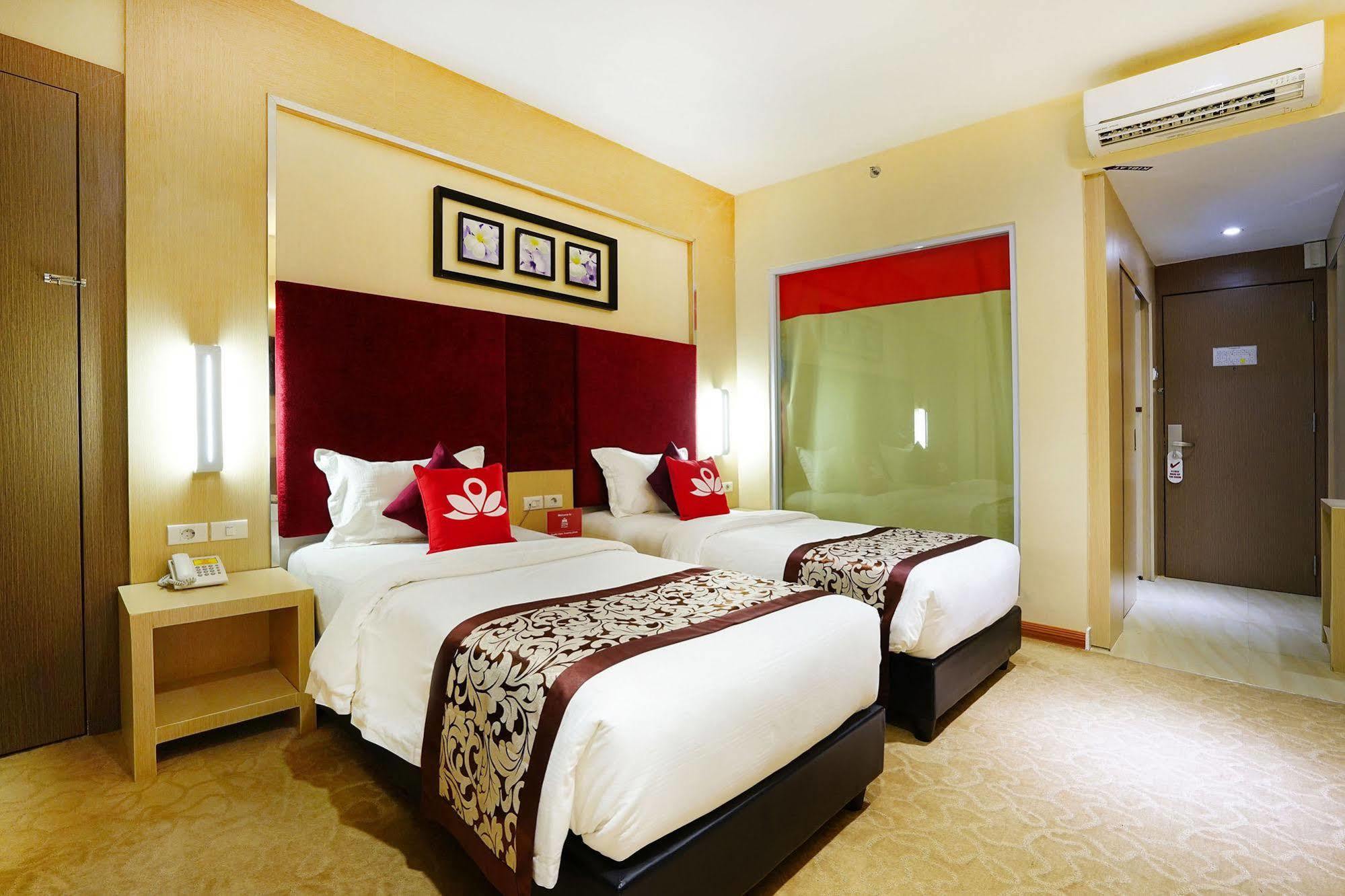 Zen Rooms Near Bcs Mall Penuin Batam Esterno foto