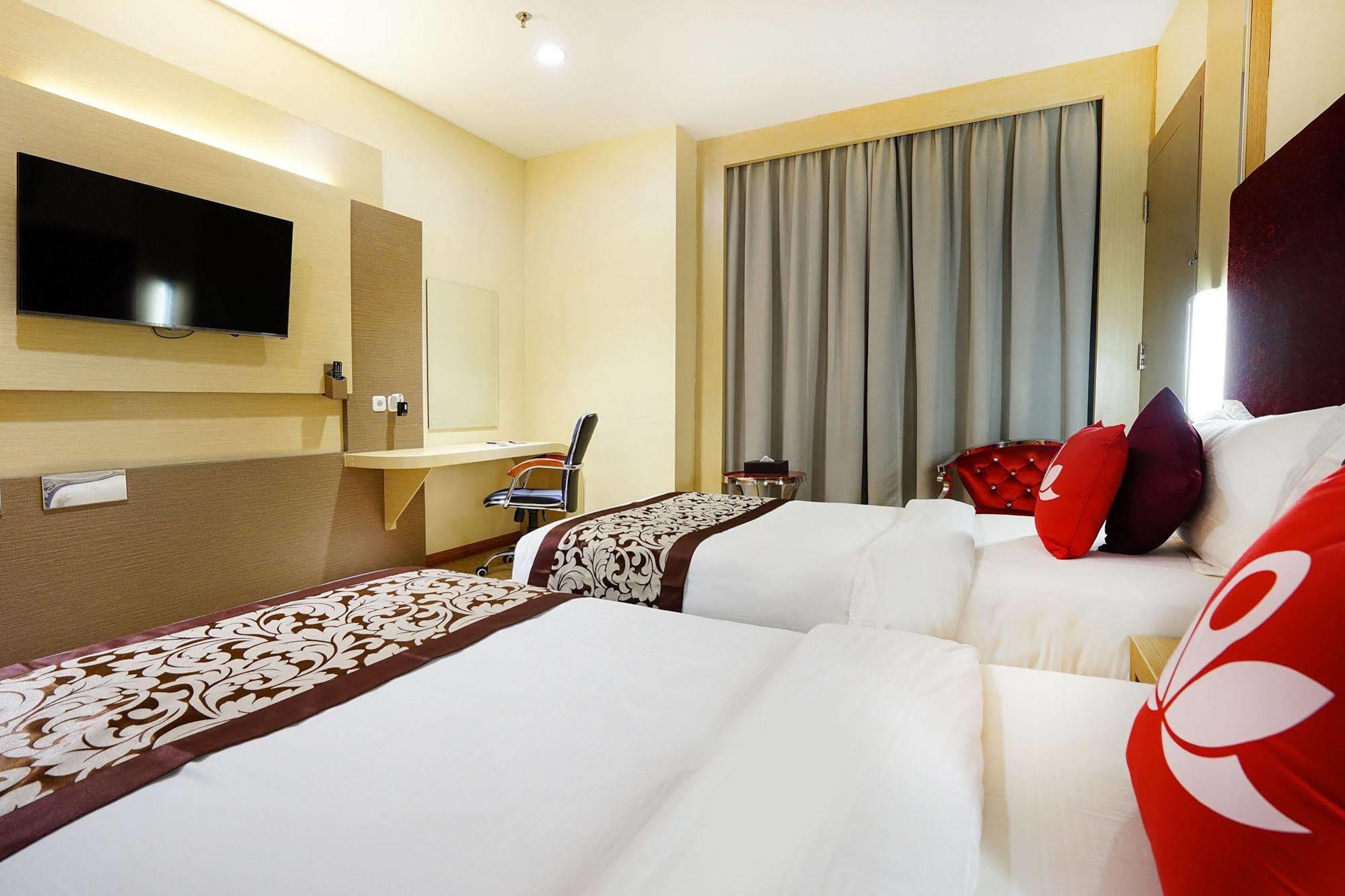 Zen Rooms Near Bcs Mall Penuin Batam Esterno foto