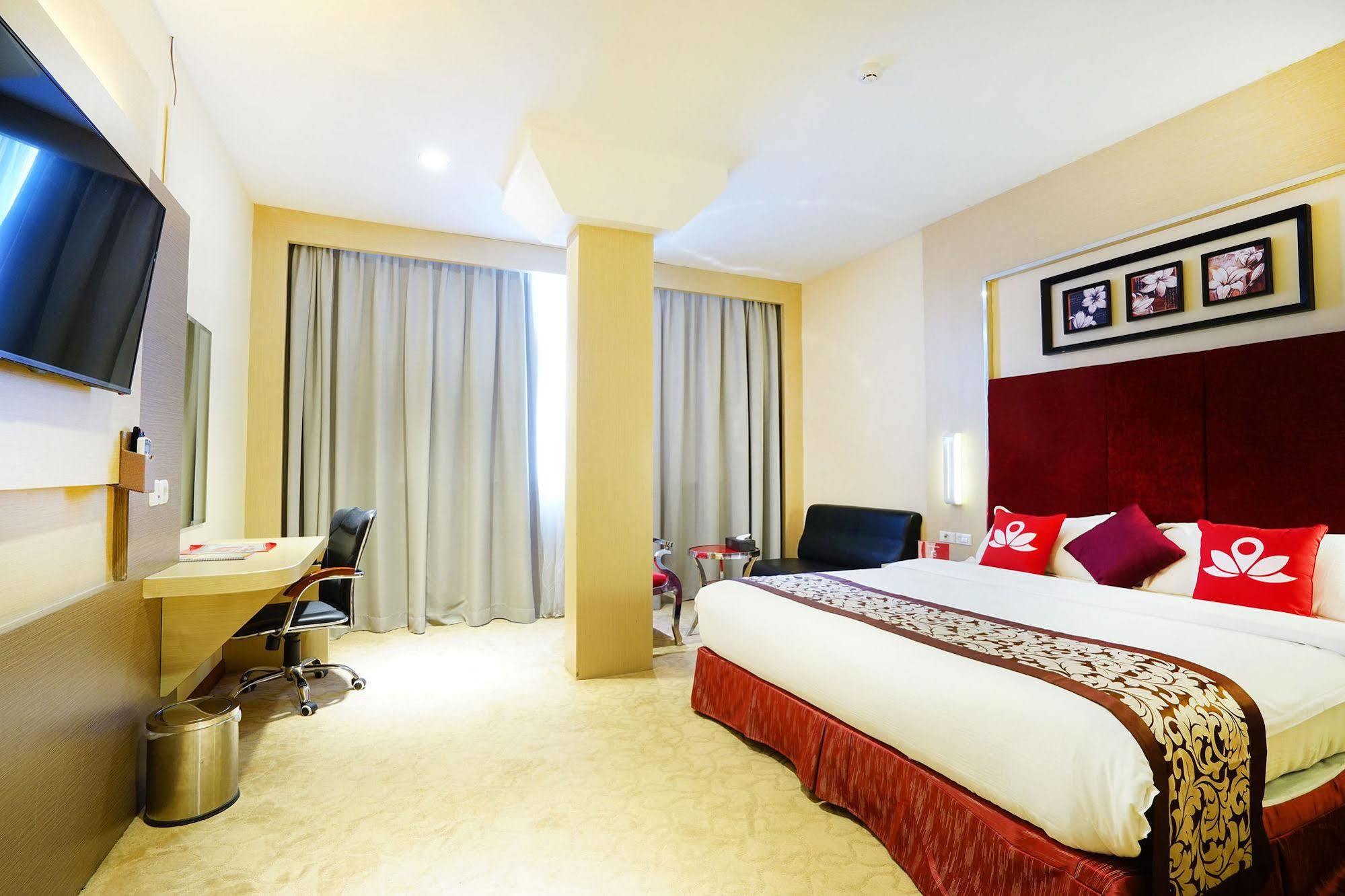 Zen Rooms Near Bcs Mall Penuin Batam Esterno foto