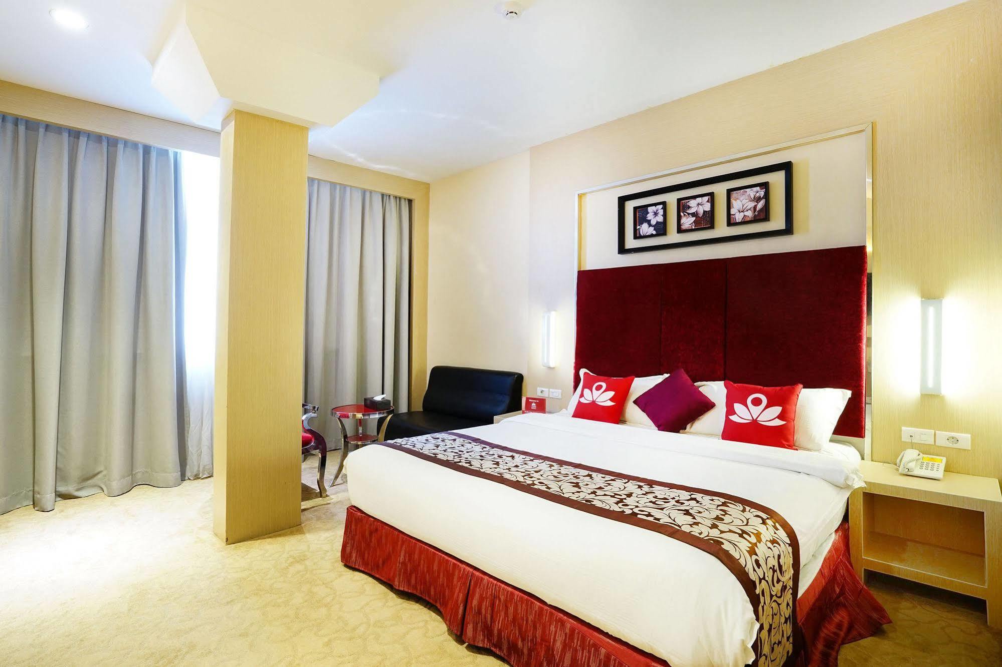 Zen Rooms Near Bcs Mall Penuin Batam Esterno foto