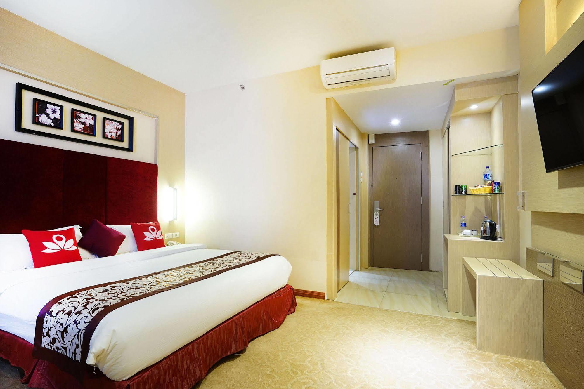 Zen Rooms Near Bcs Mall Penuin Batam Esterno foto