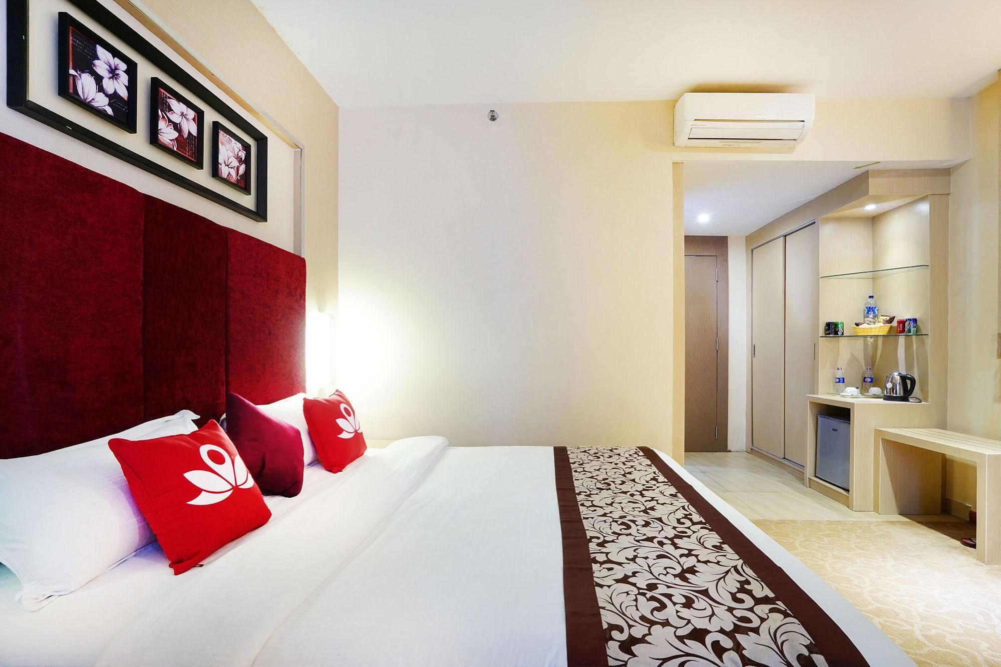 Zen Rooms Near Bcs Mall Penuin Batam Esterno foto