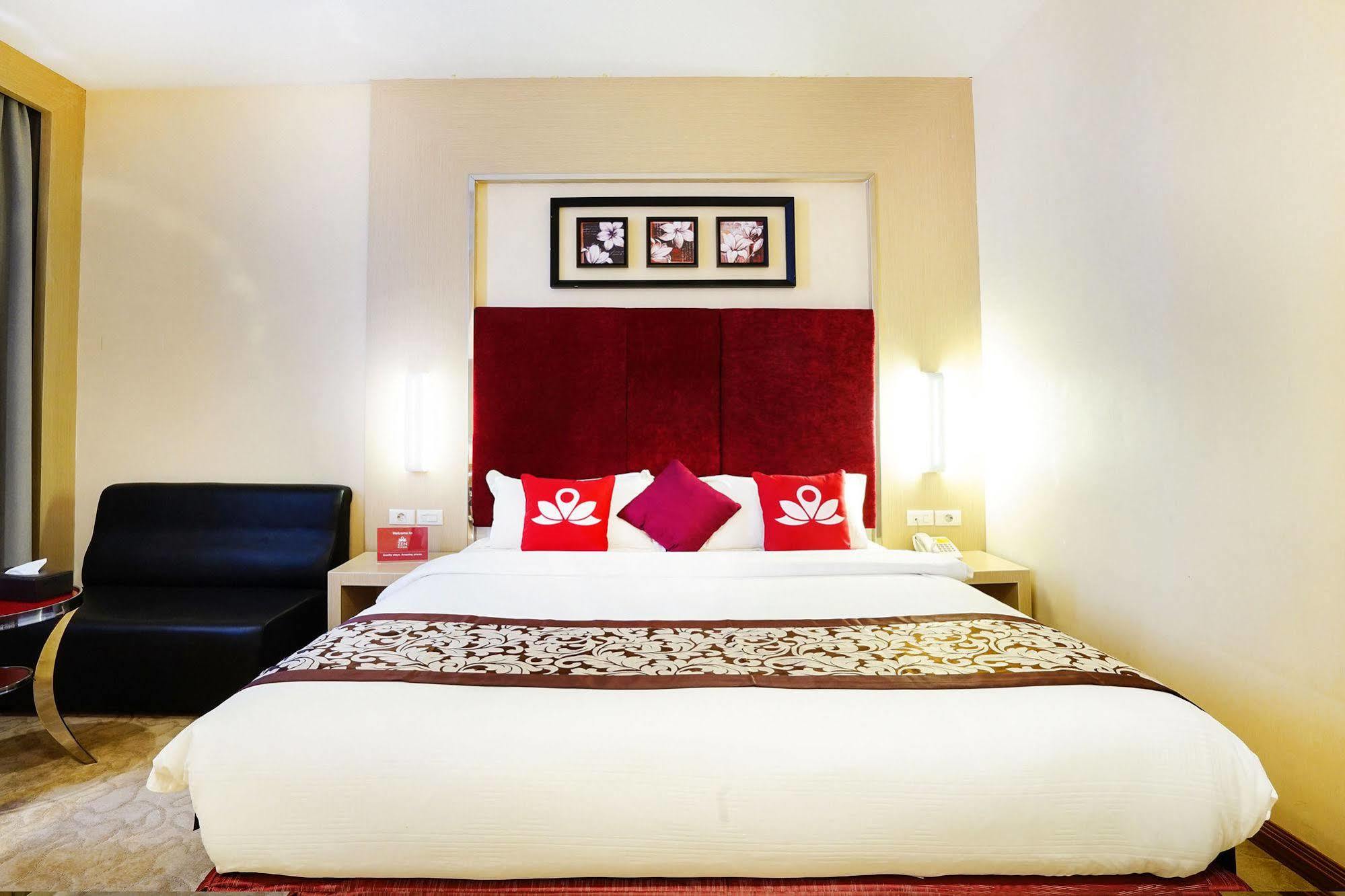 Zen Rooms Near Bcs Mall Penuin Batam Esterno foto